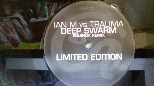 Ian M Vs Trauma : Deep Swarm (Equinox Remix) (12", S/Sided, Ltd)